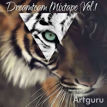 Ein Tigerkopf mit einem auffälligen, grünen Auge und einem grafischen, dreieckigen Muster im Gesicht. Über dem Bild steht der Titel „Dreamteam Mixtape Vol. 1“ in geschwungener Schrift. Die Farbtöne sind warm und die Atmosphäre wirkt kraftvoll und ansprechend.