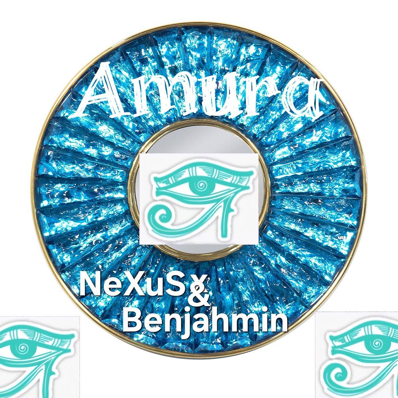 Ein runder, blauer Dekorationsgegenstand mit spiegelnder Mitte. Darauf steht der Schriftzug "Amura" in Weiß sowie die Namen "NeXuS & Benjahmin" in einer modernen Schriftart. Es sind auch kleine Symbole im Design, die an ägyptische Hieroglyphen erinnern.